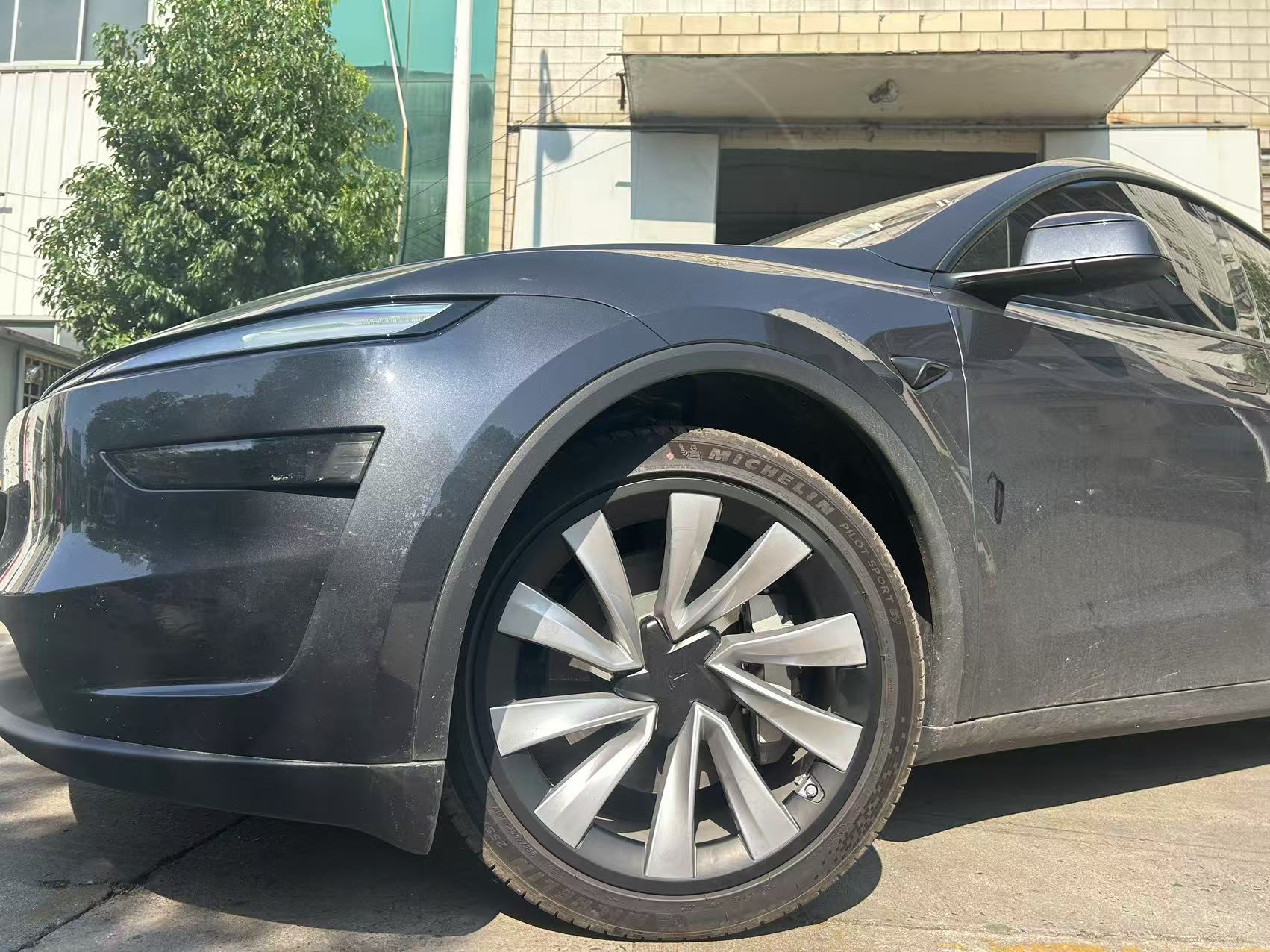 20-Inch Wheel Cover (Model Y Juniper)